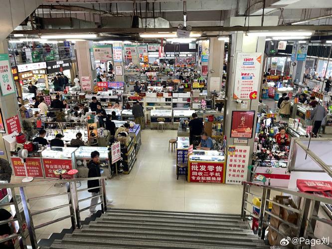 偶爾還會想起在徐州上學(xué)時,有一天來通達通信電子市場那時候二樓